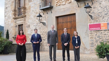 El Rey Felipe VI visita las instalaciones de Mondragon para conocer de primera mano su modelo y sus retos de futuro