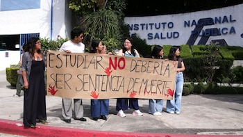 Estudiantes de la UAEM toman las calles de Morelos: manchan para exigir seguridad y justicia para alumnas víctimas de feminicidio