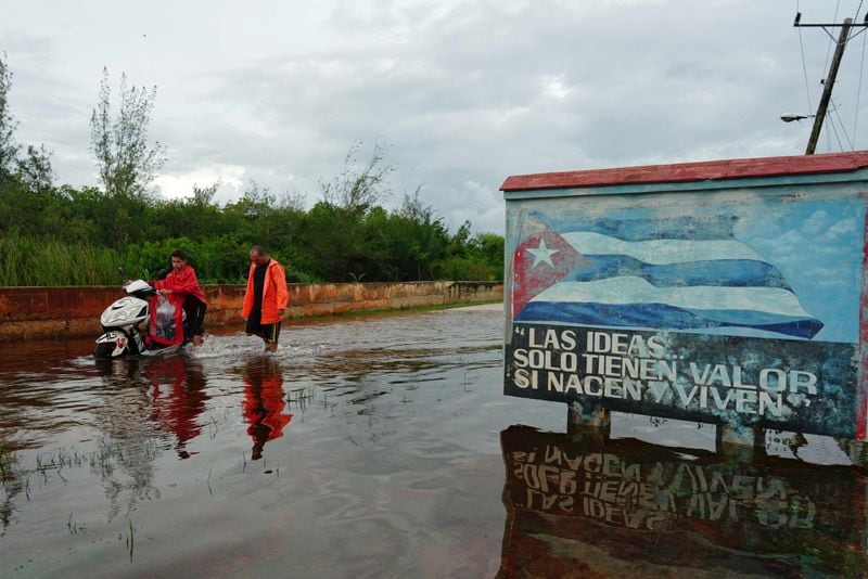 En Cuba se registraron fuertes lluvias y crecidas súbitas (REUTERS/Alexandre Meneghini)