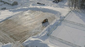 Montículos de nieve alcanzan alturas