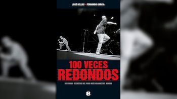 Portada de un libro en blanco y negro que muestra al Indio Solari cantando y saltando en un escenario, con un guitarrista agachado a su lado. El título '100 Veces Redondos' en rojo abajo