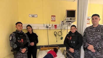 Policías de Córdoba le salvaron la vida a una nena de dos años que sufrió convulsiones y perdió la conciencia