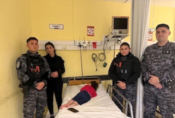 Los efectivos trasladaron de urgencia a la niña al Hospital Regional Pasteur y montaron un cordón sanitario para agilizar el recorrido