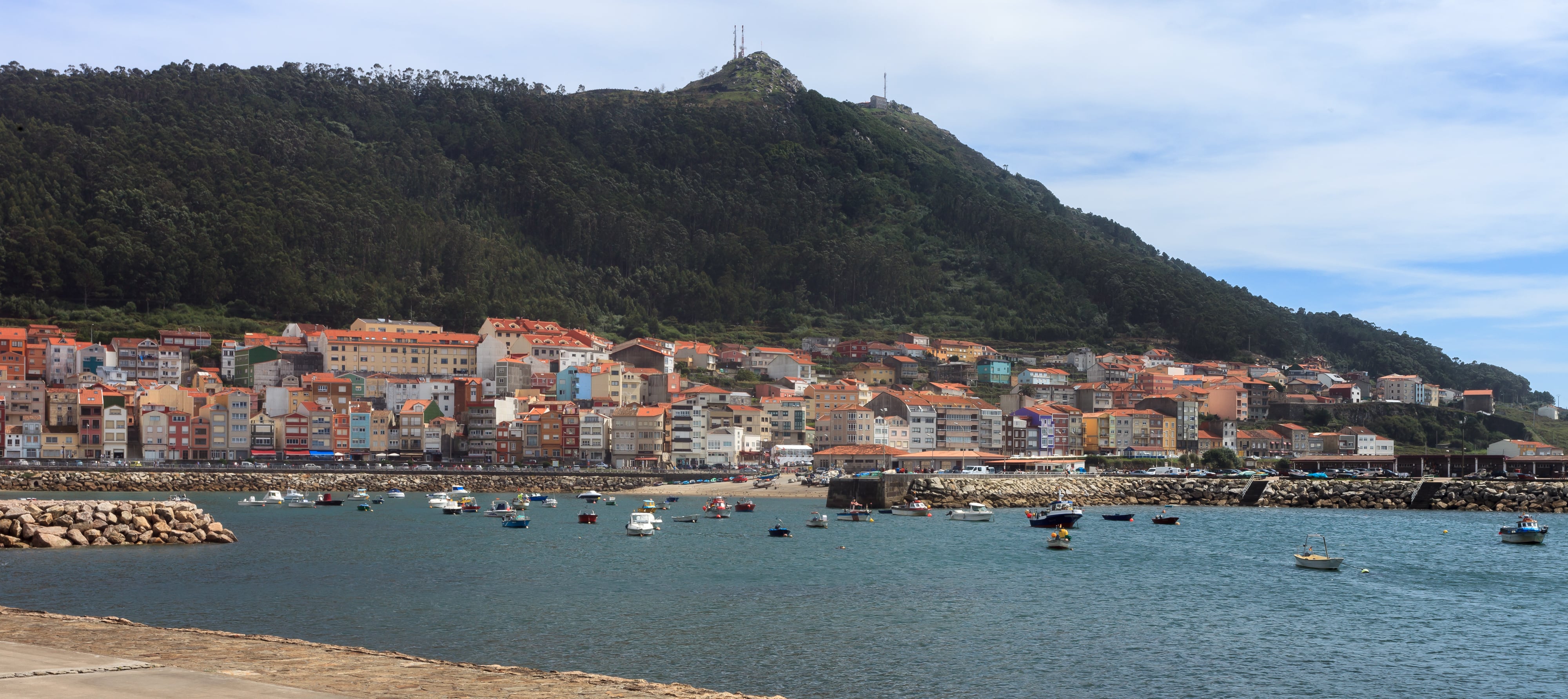 El pueblo de A Guarda, rodeado de naturaleza y arquitectura tradicional (Wikipedia - Luis Miguel Bugallo Sánchez)