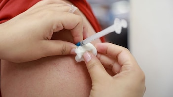 El Salvador refuerza la protección de personal sanitario y fronterizo ante brote regional de sarampión