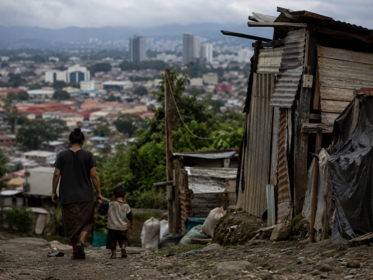 La pobreza afecta a casi 300 mil hogares en Costa Rica y golpea con fuerza a las familias vulnerables