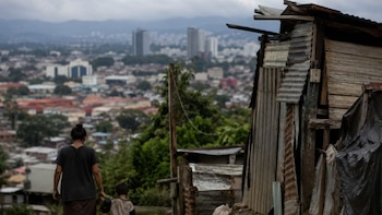 La pobreza afecta a casi 300 mil hogares en Costa Rica y golpea con fuerza a las familias vulnerables