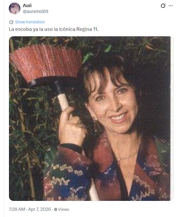 Usuarios en redes sociales recordaron que la escoba había sido utilizada por la líder espiritual durante su campaña política en los años 80 y 90 - crédito @auramsl69/X