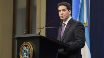 El vocero presidencial Adrián Ravier realiza su primera conferencia de prensa en Casa Rosada. (Presidencia)