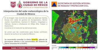 Un mapa de radar meteorológico de la Ciudad de México muestra la intensidad de la lluvia en colores, con zonas en rojo y naranja indicando precipitaciones fuertes