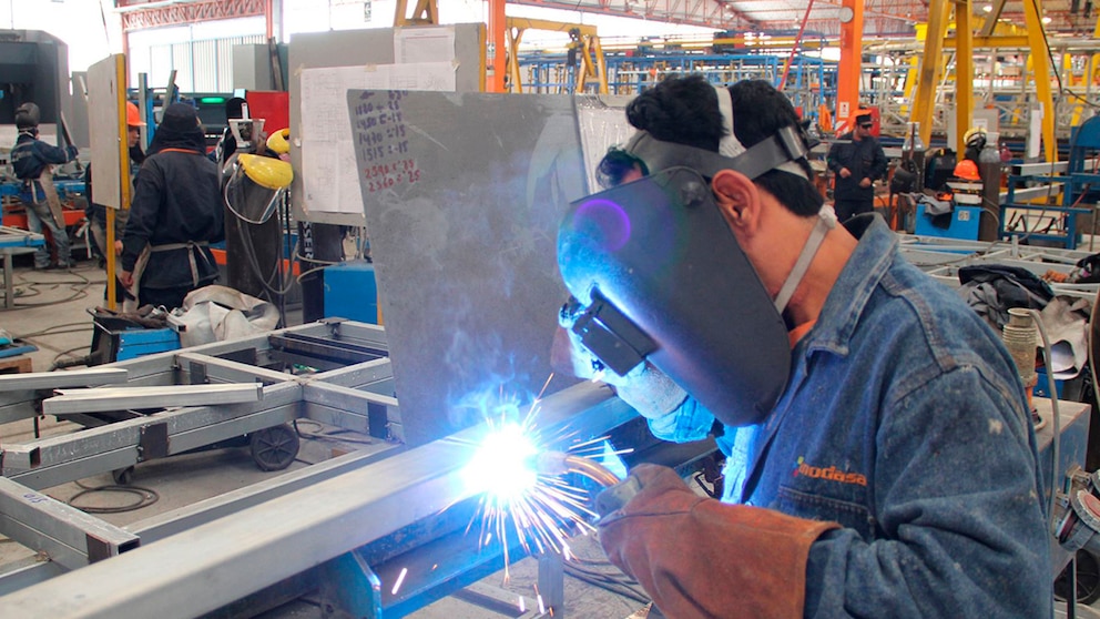 La actividad económica repuntó 3,5% en marzo: cuáles fueron los sectores que más y menos crecieron La actividad económica repuntó 3,5% en marzo: cuáles fueron los sectores que más y menos crecieron