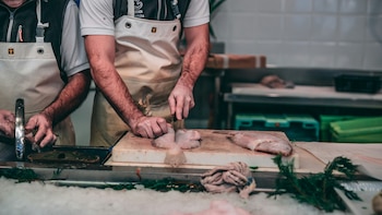 Luis Costa Pujol, pescadero: “Los mejores pescados para cocinar a la barbacoa son la sardina, la lubina y el cabracho”