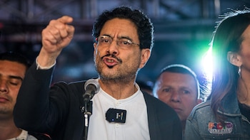 El candidato oficialista Iván Cepeda reta a la extrema derecha a mantener un debate "realmente democrático"