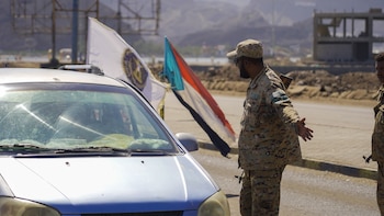 Rebeldes hutíes lanzaron un ataque contra el aeropuerto de Adén en Yemen