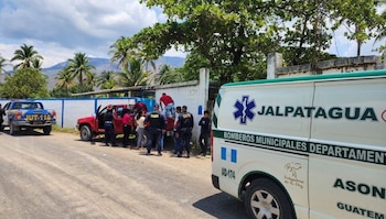 Tres jóvenes fallecieron por asfixia por sumersión al ser halladas en un vehículo dentro del río Paz. (Cortesía: Bomberos Municipales Departamentales)