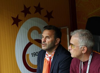 Okan Buruk, técnico de Galatasaray,