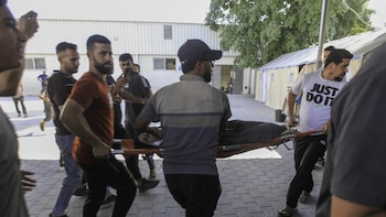 Muere un palestino en un bombardeo de Israel contra una tienda de desplazados en el sur de la Franja de Gaza