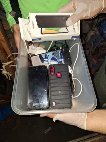 Los celulares secuestrados al presunto