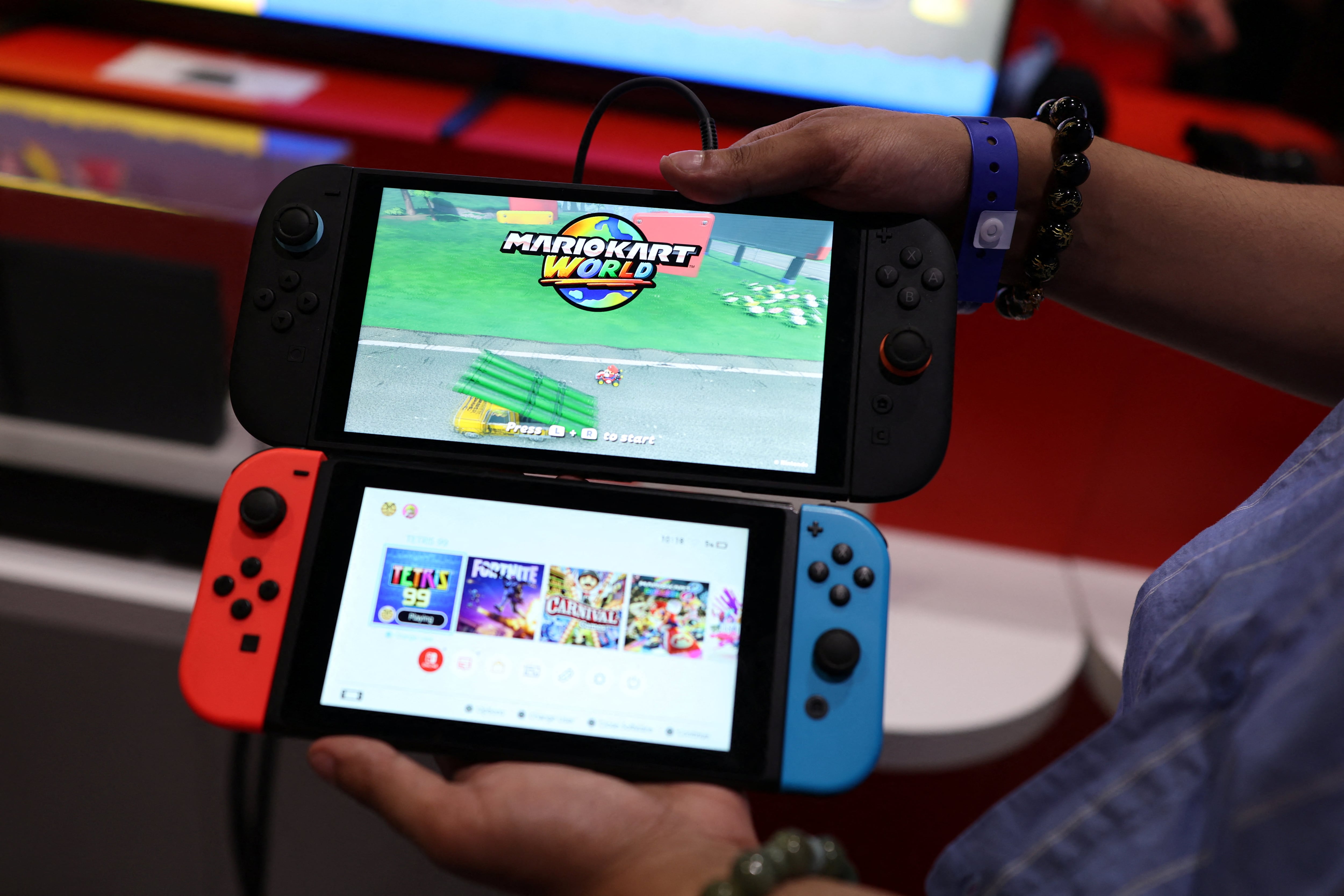 Usuarios esperan el lanzamiento de la Switch 2 para ver sus juegos mejorados. REUTERS/Isabel Infantes