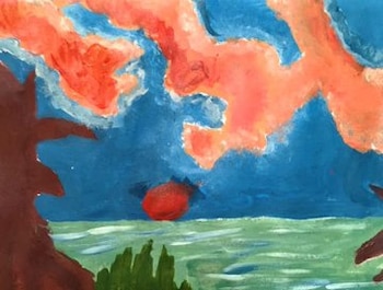 Pintura con un gran sol rojo en el horizonte, cielo azul oscuro, nubes anaranjadas, agua verde azulada y elementos oscuros a los lados