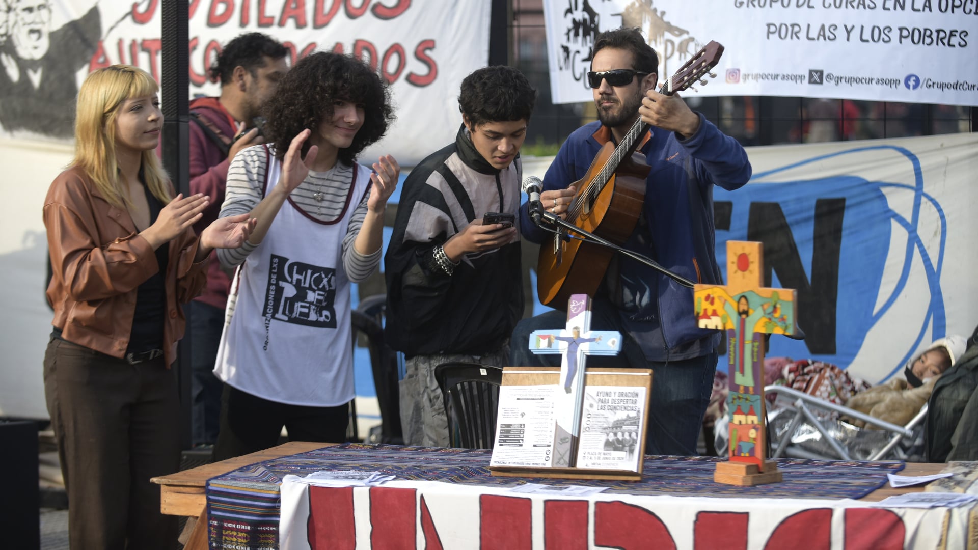 Fanáticos del artista en Plaza de Mayo