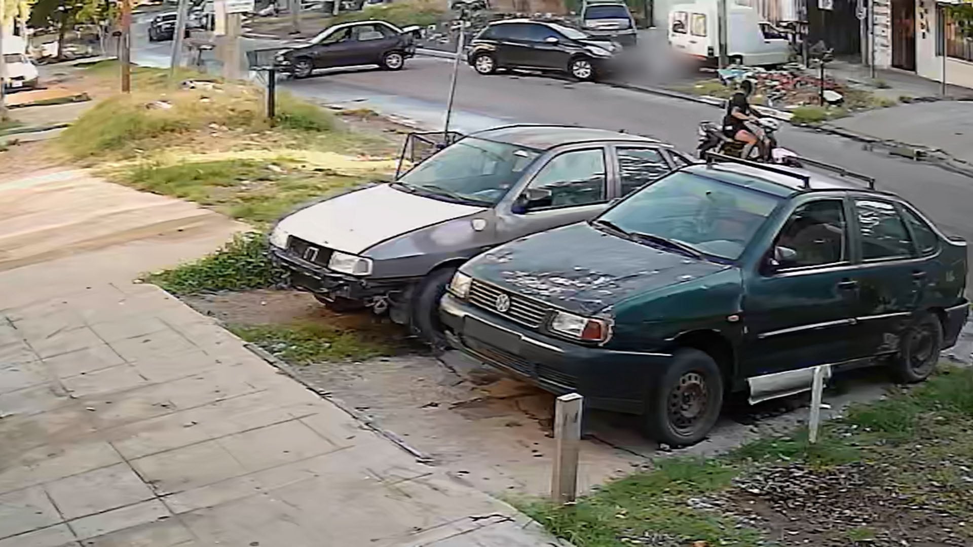 Huaranca y su esposa quedaron tendidos sobre la vereda.