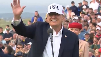 Trump termina su visita a Irlanda con el anuncio del levantamiento de los aranceles al whisky irlandés
