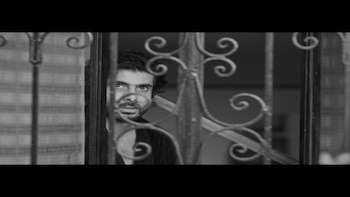 “Casa 12”, la película mexicana de suspenso que apuesta por una estética hipnótica en blanco y negro