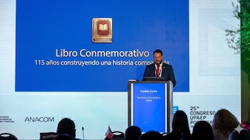 El escenario diplomático en Portugal fue testigo del respaldo mayoritario a una figura clave en la transformación postal latinoamericana en medio de reformulaciones técnicas y avances en integración (Foto cortesía Franklin Castro)