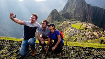 Turistas internacionales alcanzan a un