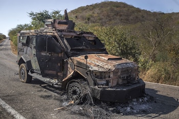 Un vehículo militar quedó devastado