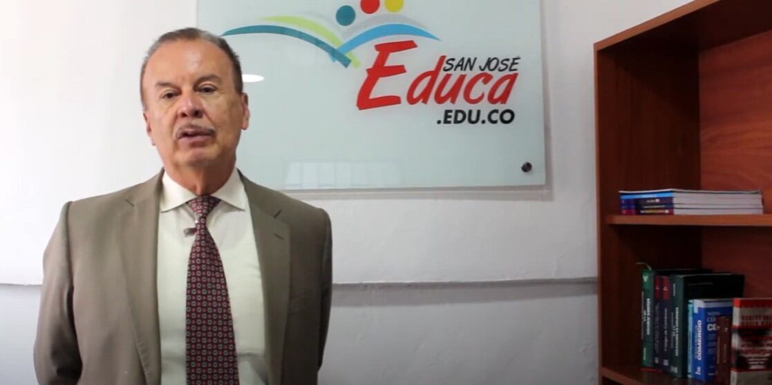 El fundador de la San José, Francisco Pareja, reconoció posibles inconsistencias administrativas en la institución y anunció investigaciones internas - crédito Captura pantalla/San José Fundación de Educación Superior/YouTube