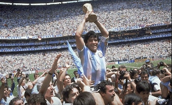 “Maradona no pertenece únicamente al fútbol; pertenece a la memoria emocional de generaciones enteras. Esta experiencia busca que el público ría, recuerde, se emocione y vuelva a sentir la magia del Diez”.