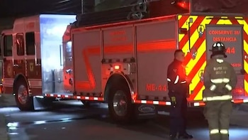 El Cuerpo de Bomberos atendiendo