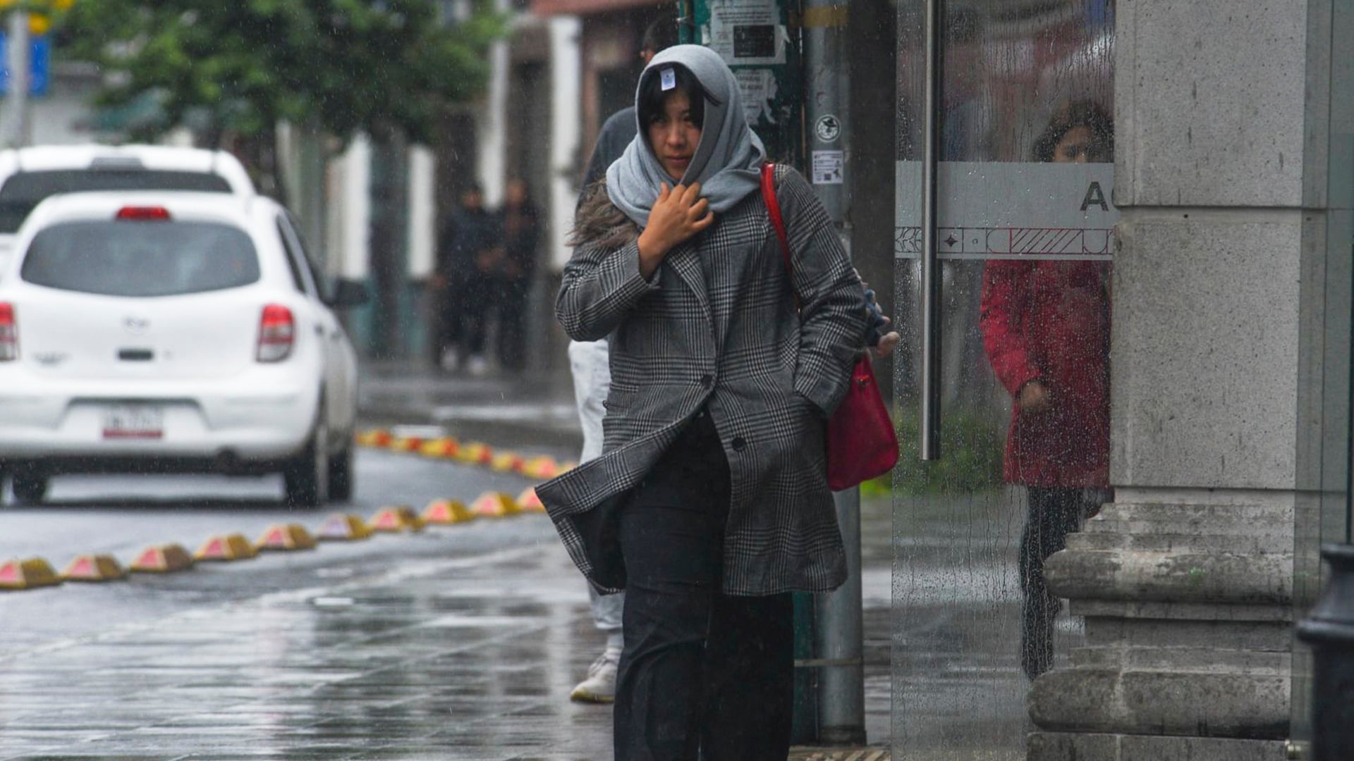 Se esperan lluvias torrenciales, ráfagas de viento y descenso térmico en estados del noreste, centro y sur. (Cuartoscuro)