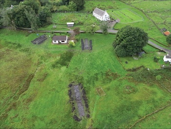 Un monasterio del siglo VI en Escocia y puntas de lanza de hace 13.000 años en América del Norte protagonizan dos hallazgos que iluminan la forma en que las sociedades antiguas gestionaban lo desconocid - Credit: Antiquity (2026). DOI: 10.15184/aqy.2026.10379