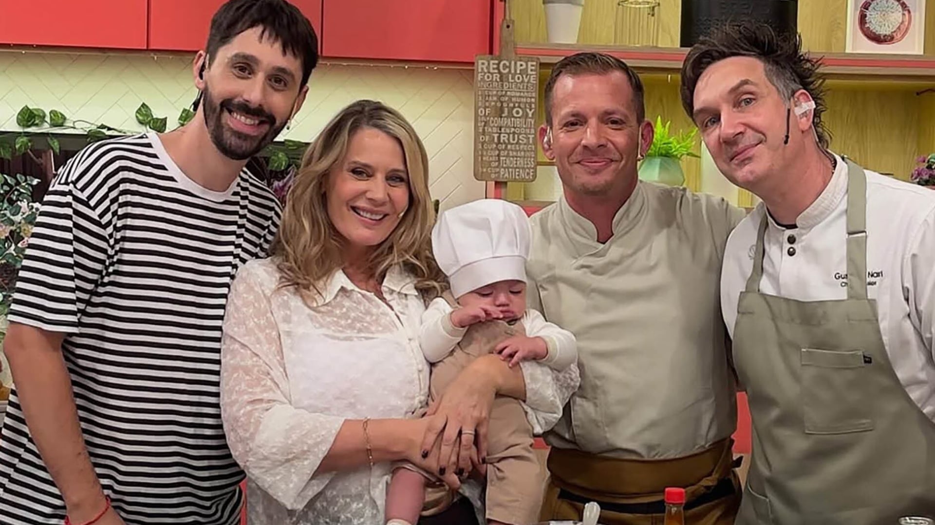 Rocío Marengo junto a Isidro y el equipo de Todo cocinado (Instagram)