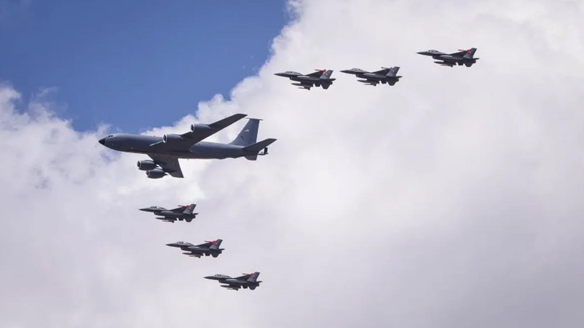 Argentina recibe los primeros seis cazas F-16 y se prepara para una nueva era de defensa aérea