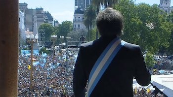 Javier Milei en el balcón