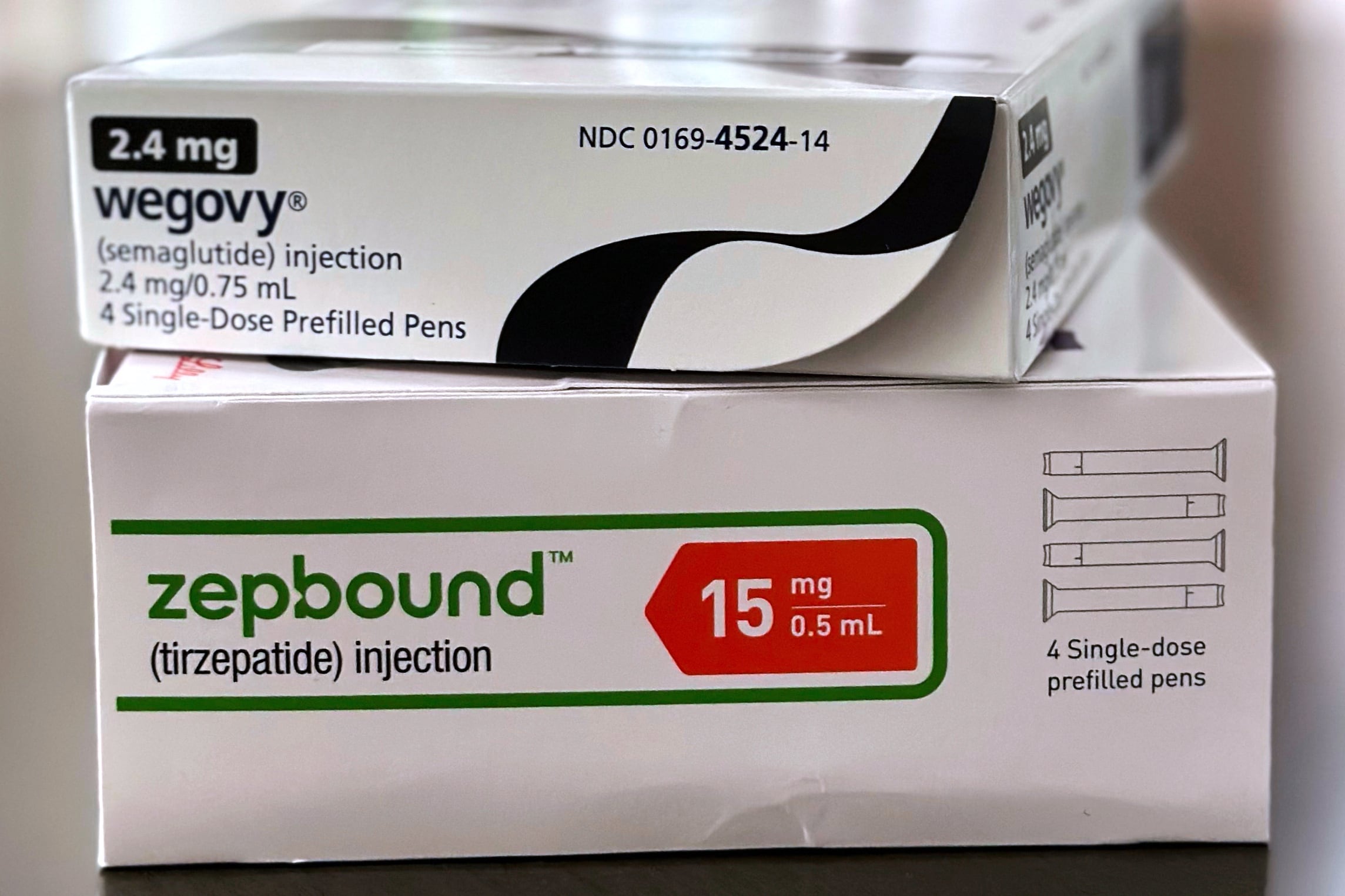 Cajas de los medicamentos Wegovy y Zepbound en California, el 8 de mayo de 2025. Coale entregó a Lukashenko un folleto de Zepbound tras revelar que había perdido peso con el fármaco, y EE.UU. exploró facilitarle acceso al medicamento. (AP Foto/JoNel Aleccia, Archivo)