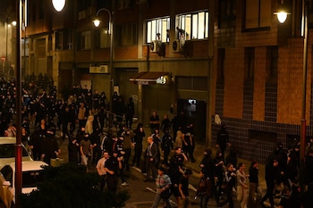 26/10/2026 Varias personas causan disturbios tras una concentración de diversos agentes sociales con el lema "Euskal Herrian Faxismoaren Ez!", a 26 de octubre de 2026, en Bilbao, País Vasco (España). La tensión en Bilbao se produce tras los graves altercados registrados en paradas previas del tour. En Pamplona la cita derivó en cargas policiales y disturbios en la plaza Yamaguchi, mientras que en la Universidad Autónoma de Barcelona (UAB) y en Zaragoza la movilización de centenares de opositores impidió el desarrollo normal de sus intervenciones.
POLITICA
David de Haro - Europa Press