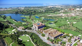 La villa de 20 millones de euros que domina el Mediterráneo: piscinas climatizadas, vistas panorámicas y diez baños