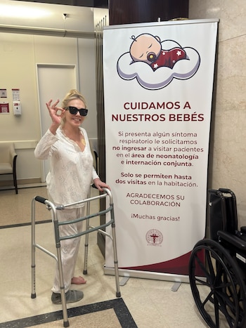 La actriz mostró con humor su recorrido por los pasillos del sanatorio antes del alta