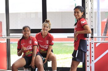 Conrad Flores viene reforzando la plantilla peruana con miras a la Copa América 2022 (Foto: FPF)
