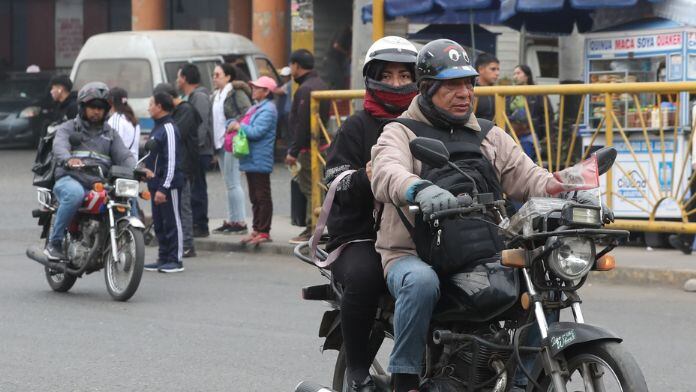 Este distrito de Lima se opone a la ordenanza para prohibir la circulación de dos personas en una moto lineal| Andina/Lino Chipana