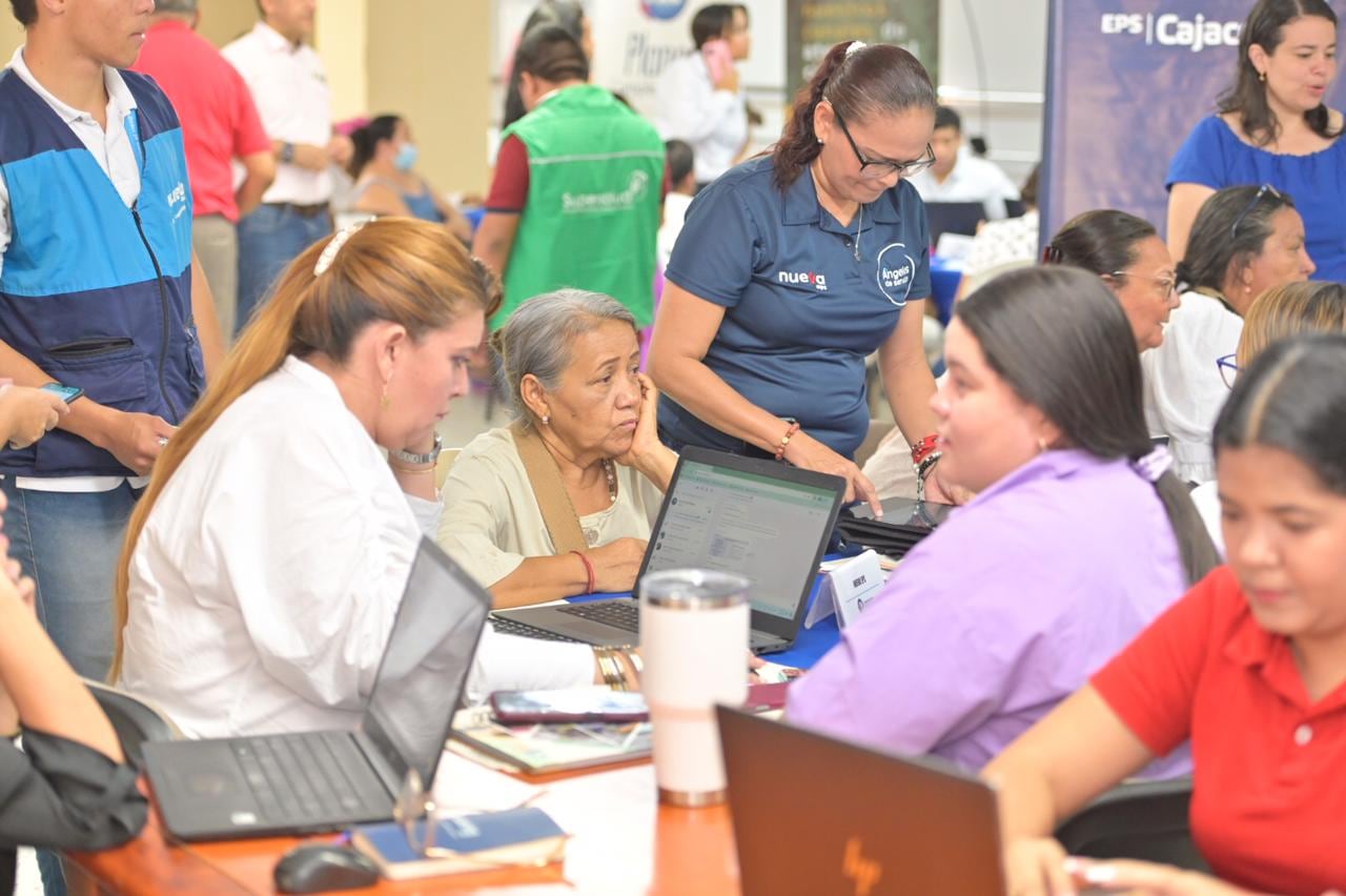 Bajan las quejas contra las EPS en Colombia, pero tres entidades quedaron bajo vigilancia de Supersalud
