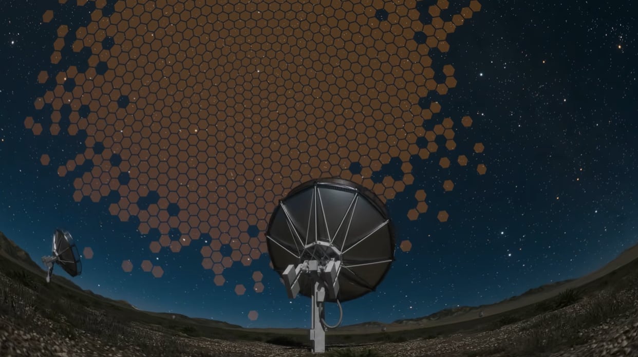 El sistema contará con una arquitectura distribuida de 1.650 antenas capaces de registrar emisiones de radio con un nivel de detalle inédito en la astronomía moderna (caltech)