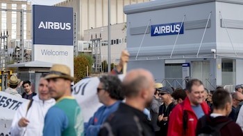 Airbus ofrece ligar los sueldos al IPC real y un 7,6% más para frenar la huelga y mantiene el teletrabajo