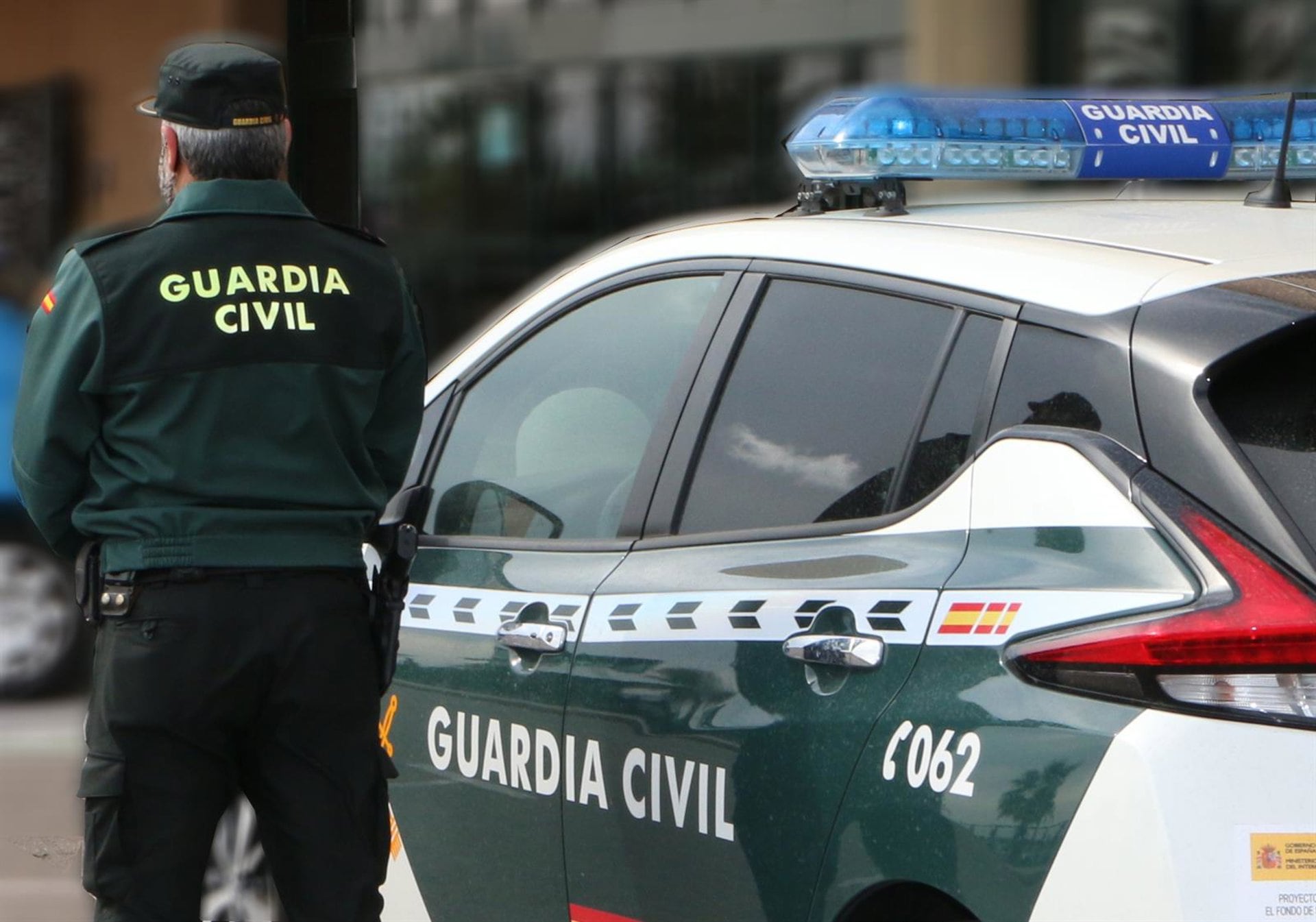 Un agente de la Guardia Civil, de espaldas, de pie junto a un vehículo oficial.
POLITICA ESPAÑA EUROPA ISLAS BALEARES AUTONOMÍAS
GUARDIA CIVIL