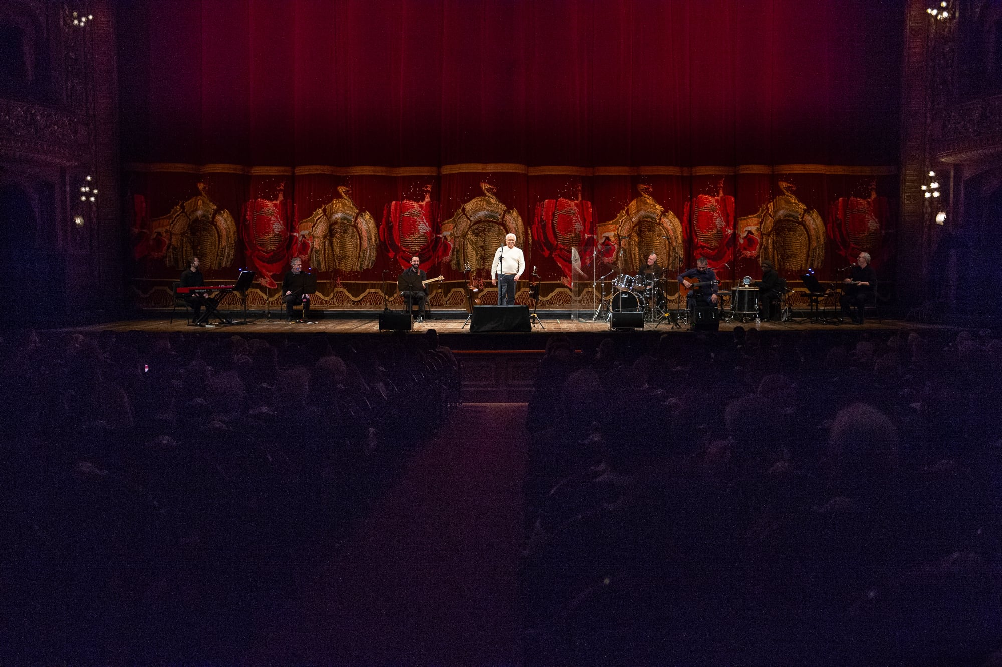 Previo al concierto, los asistentes disfrutaron un cóctel en el Salón Dorado del Teatro Colón
